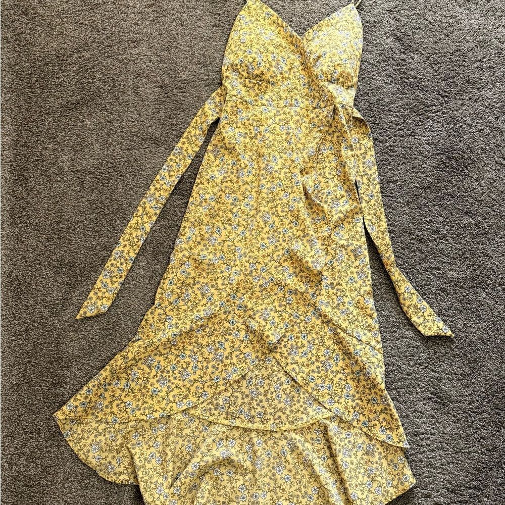 Flowy Summer Dress Size XS Yellow Ditsy Floral Cottagecore Prairie Hi Low Wrap